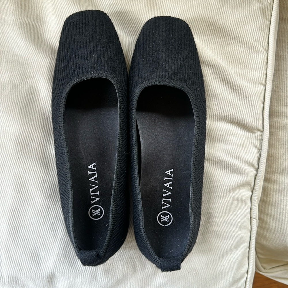 Vivaia Black Knit Flats